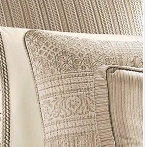 NIP J. Queen New York Wilmington Alabaster European Pillow Sham, 25” x  25"